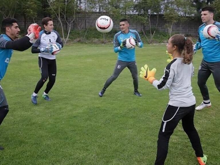 Camila Franco entrena con el primer equipo. Foto: Twitter