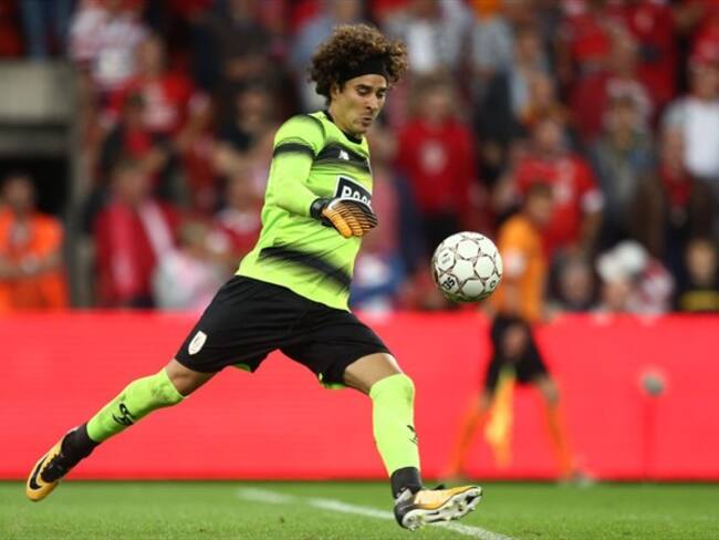 Guillermo Ochoa le ganó el duelo a Omar Govea