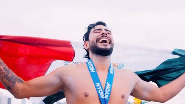 Hazaña histórica: David Olvera completa 85 km a nado de Cozumel a Cancún