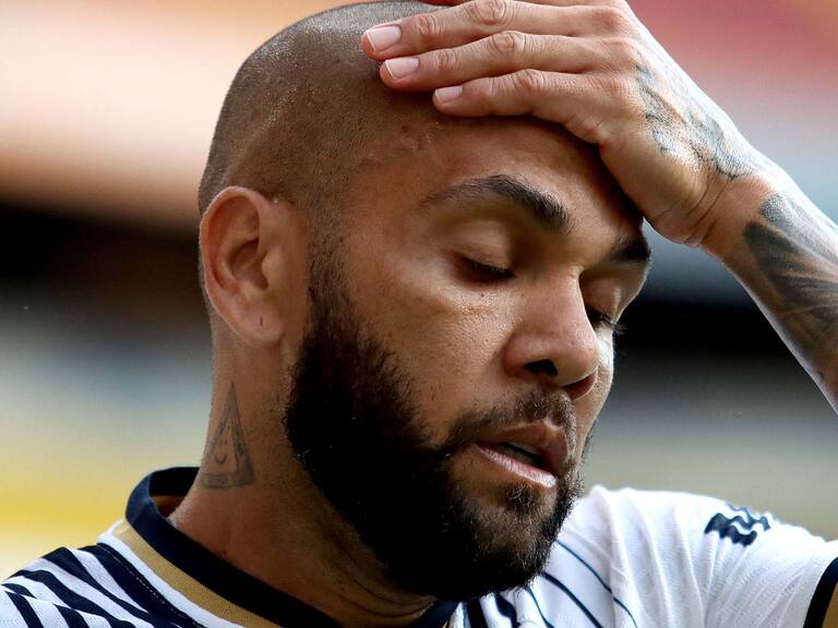 Otra chica acusa a Dani Alves de tocarla