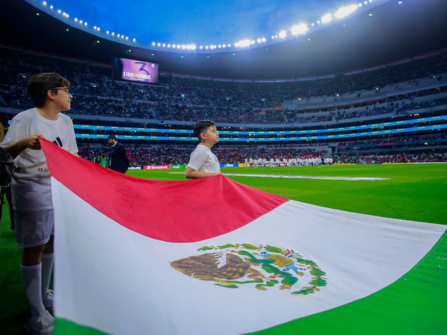 Medio portugués se burla del Himno Nacional Mexicano