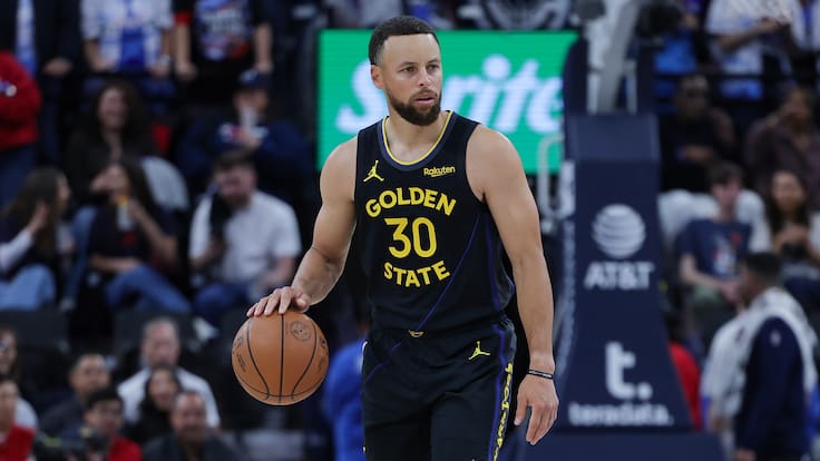 Stephen Curry renovó con los Golden State Warriors