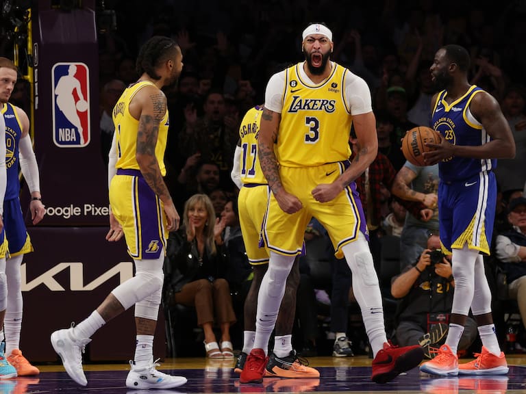 Anthony Davis celebrando con Lakers