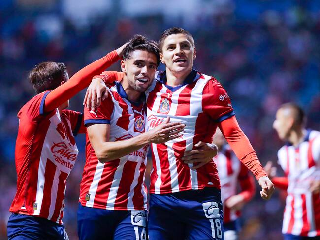 Chivas sigue a la alza y derrotó a Puebla en el Cuauhtémoc