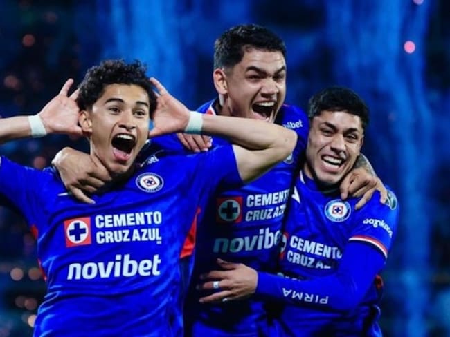 Cruz Azul le quita la esperanza a Chivas y avanza a semifinales; ¡Chicharito falló penal!