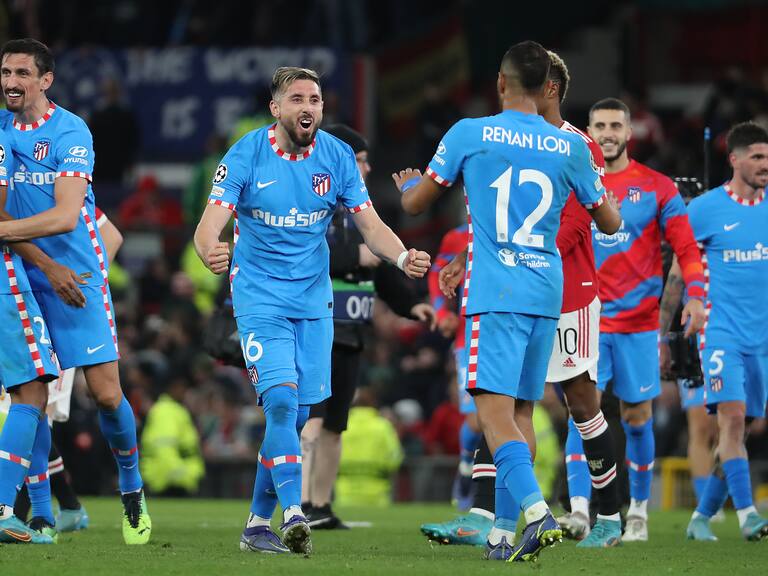 MANCHESTER, ENGLAND - MARCH 15: Stefan Savic, Reinildo, Hector Herrera of Atletico Madrid team celebrate after the UEFA Champions League Round Of Sixteen Leg Two match between Manchester United and Atletico Madrid at Old Trafford on March 15, 2022 in Manchester, England. (Photo by Tom Purslow/Manchester United via Getty Images)