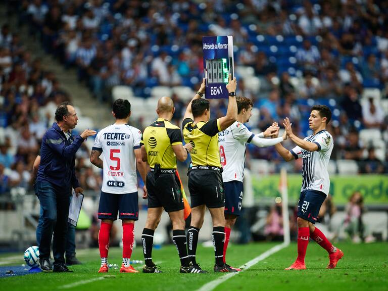 Rayados aniquila a los Gallos