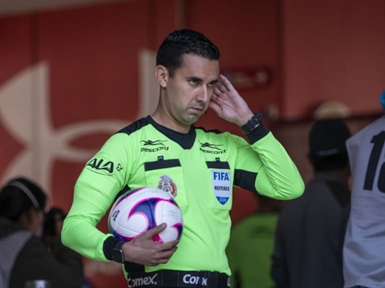 Árbitro César Arturo Ramos. Foto: Mexsport