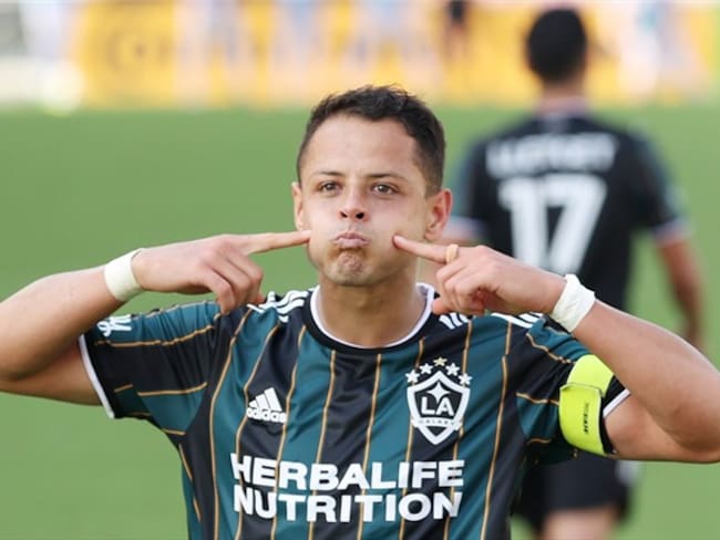 Chicharito Hernández marca doblete en su estreno en el 2021