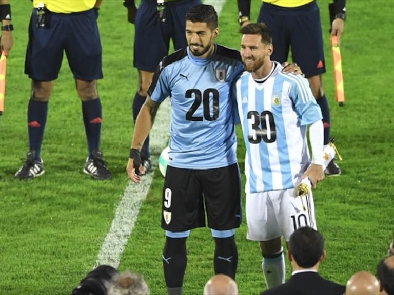 Messi y Suárez promoviendo la candidatura. Foto: Twitter