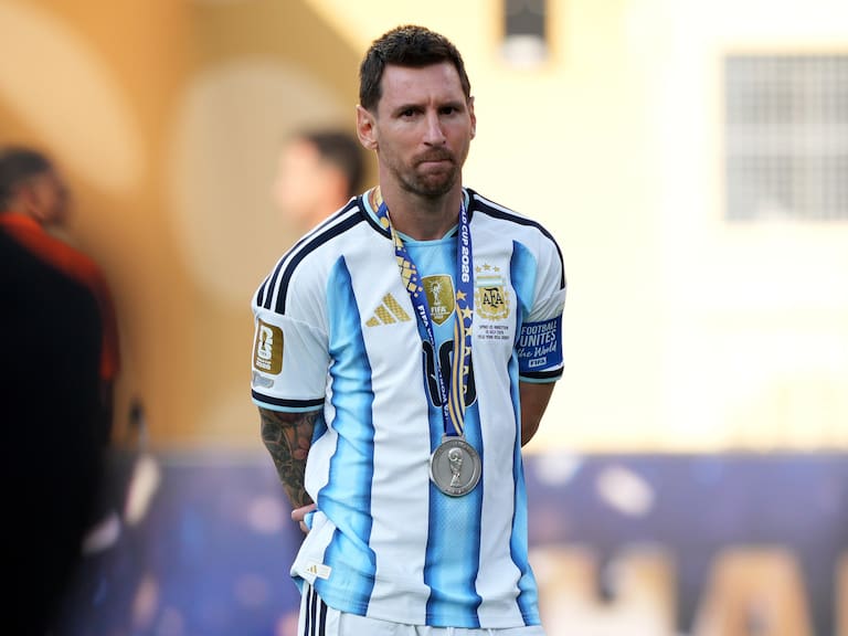 Lionel Messi se retira de Argentina tras 20 años