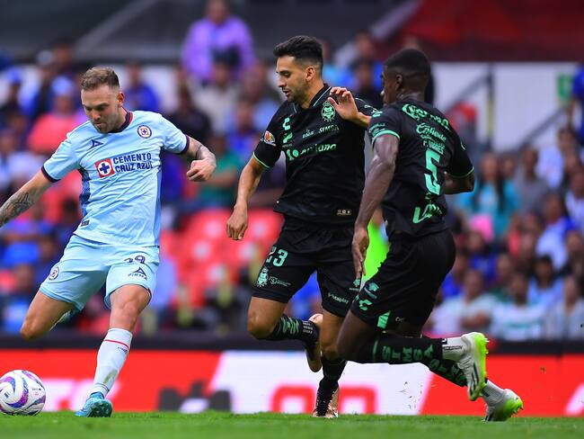 Cruz Azul dejó escapar la victoria y terminó empatando ante Santos