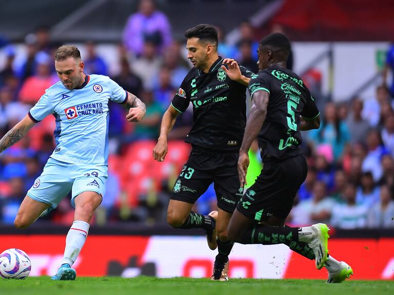 Cruz Azul dejó escapar la victoria y terminó empatando ante Santos