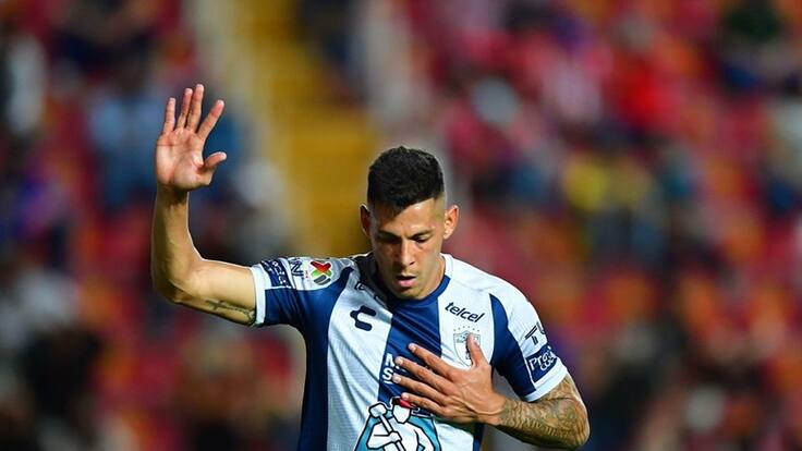 Quiroga aplica la 'Ley del Ex'. Pachuca empata 2-2 al Necaxa