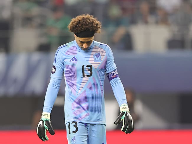 Guillermo Ochoa ni a la banca y la Salernitana casi descendida