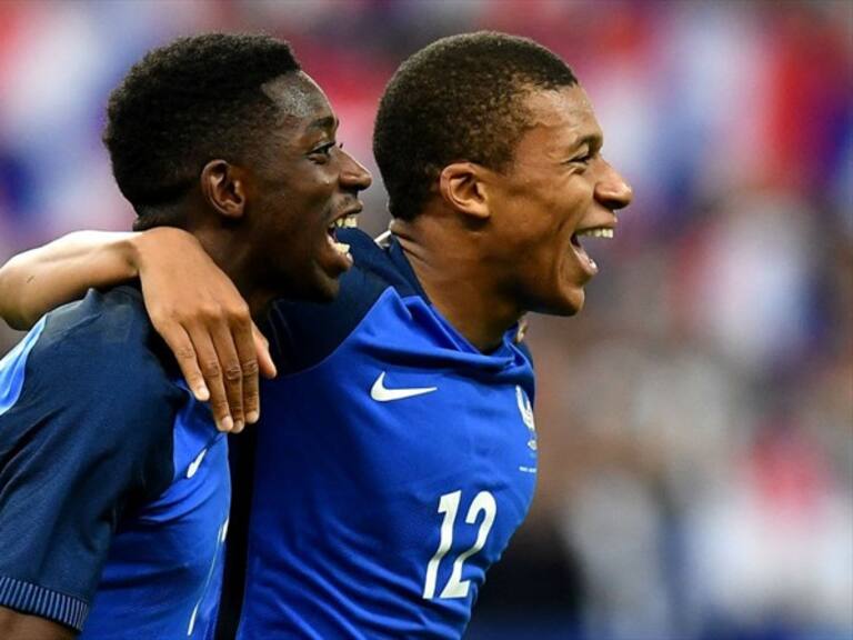 Dembélé y Mbappé celebran. Foto: Getty images