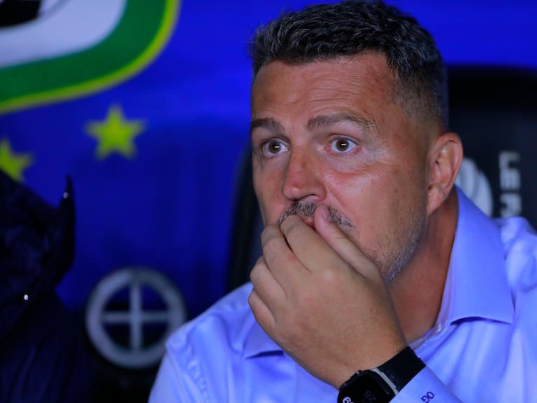 Oscar García es suspendido tres partidos por la patada a James Rodríguez; ¡Malas noticias para Chivas!