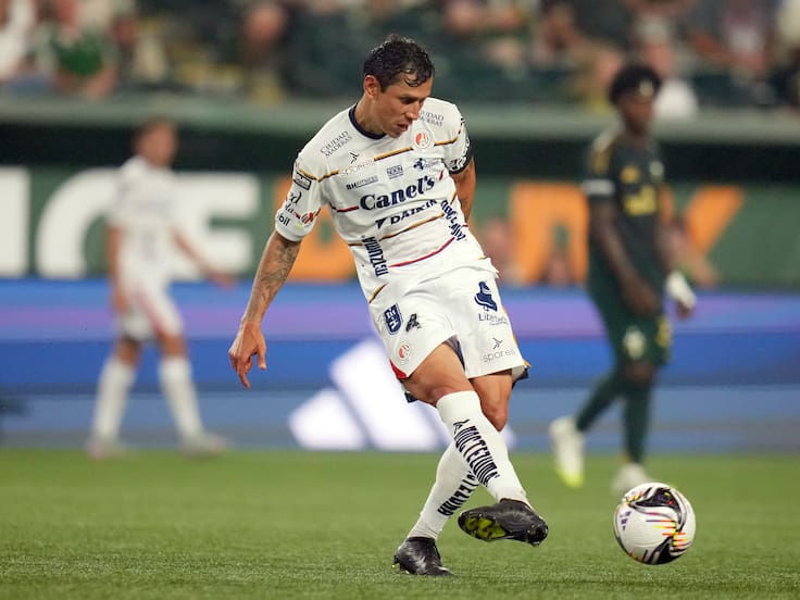 Cata Domínguez vive momento único; enfrenta a su hijo en partido Sub-21 y celebra 20 años de carrera