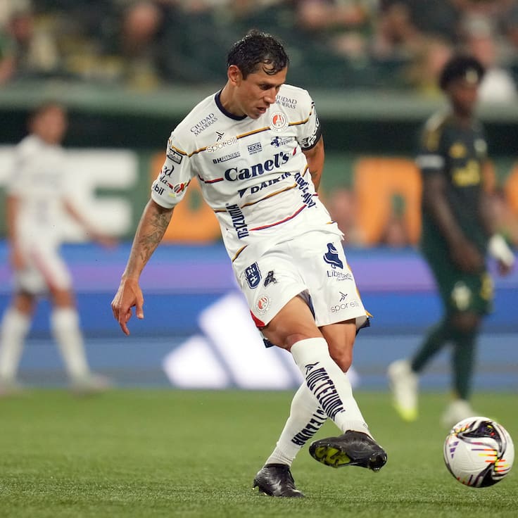 Cata Domínguez vive momento único; enfrenta a su hijo en partido Sub-21 y celebra 20 años de carrera