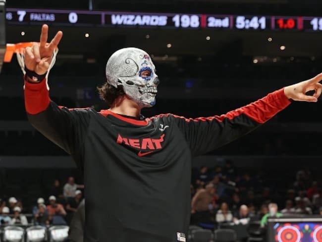 Jaime Jáquez Jr se pone máscara del Día de Muertos y asegura: “Es una oportunidad para hacer historia en México”