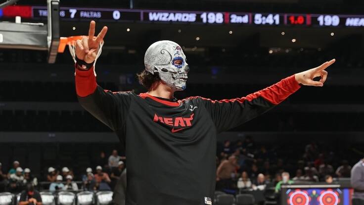 Jaime Jáquez Jr se pone máscara del Día de Muertos y asegura: “Es una oportunidad para hacer historia en México”