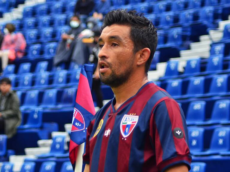 Christian Bermudez se alista para enfrentar al América esta noche en el estadio Azteca