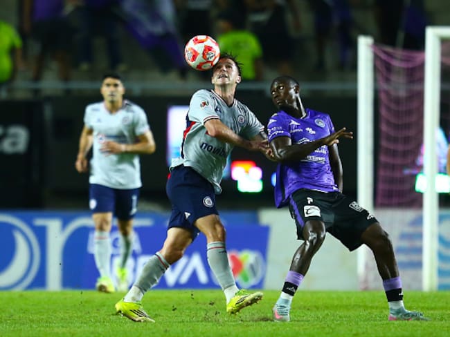 Cruz Azul perdona al Mazatlán y le entrega el liderato en bandeja de plata a las Chivas