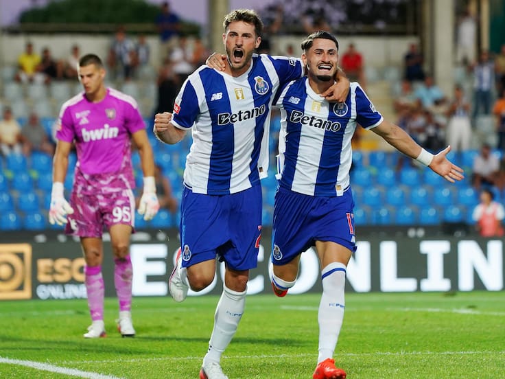Santigo Giménez marcó su primer gol en Portugal