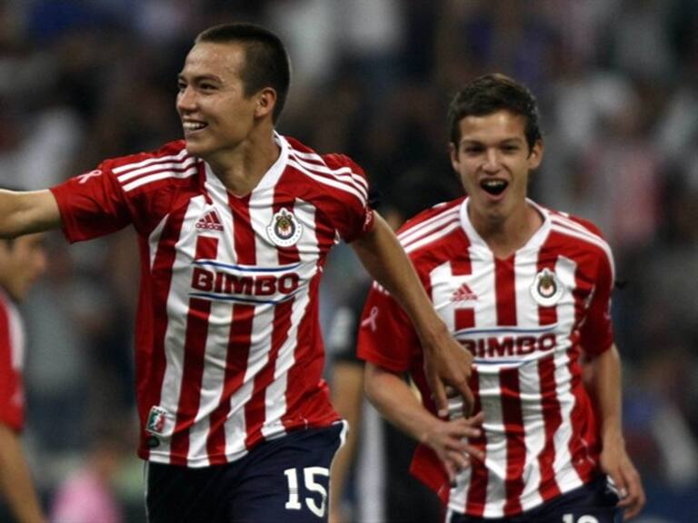 Erick Torres festejando un gol con las Chivas . Foto: Getty Images