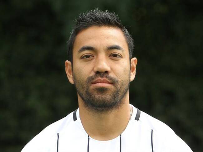 Le sale competencia a Marco Fabián