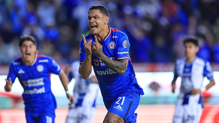 Cruz Azul vence por la mínima a Pachuca y se mantiene invicto