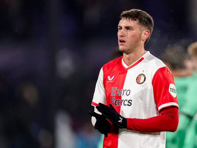 Santiago Giménez no tiene nivel de Champions League; le llueven críticas al Bebote