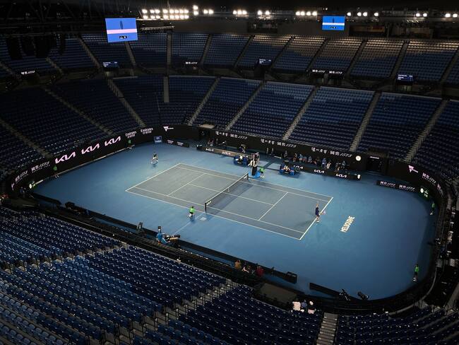 Tenistas podrán jugar con COVID en Australia