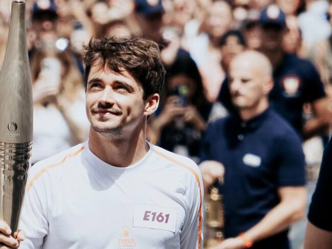 Charles Leclerc portó antorcha olímpica por las calles de Mónaco