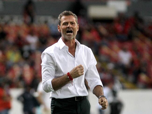 Diego Cocca: 3 partidos y 3 parados tácticos diferentes