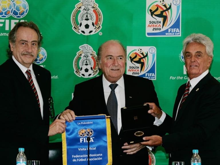 Decio, Blatter y Justino Compeán. Foto: Getty Images