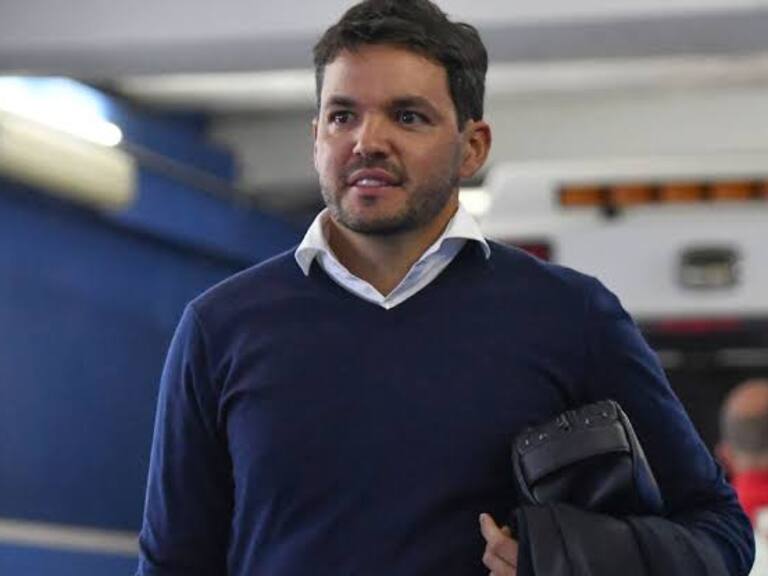 Nicolás Larcamón renueva contrato con Puebla