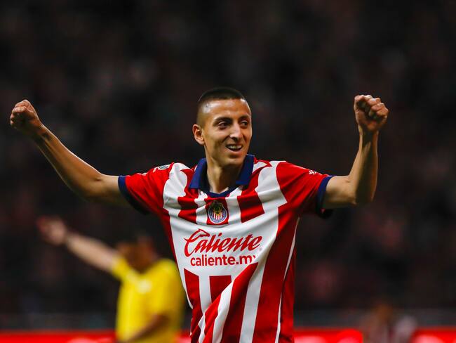 Chivas le pega a Querétaro y sueña con Liguilla directo
