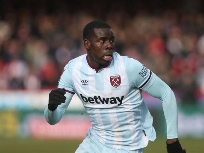 El indignante video de Kurt Zouma del West Ham pateando a un gato