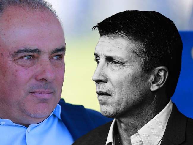 Guillermo Vázquez alza la mano para dirigir a Pumas, por delante de Robert Dante Siboldi