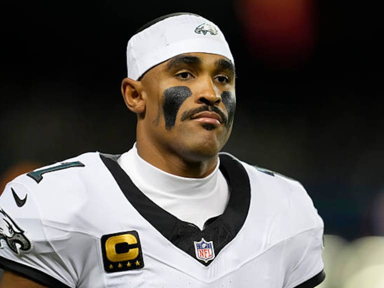 Jalen Hurts fuera de la temporada 2026 de la NFL por una embolia pulmonar