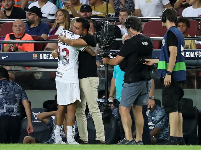 Xavi accedió a las fotos con jugadores de Pumas