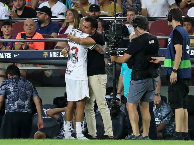 Xavi accedió a las fotos con jugadores de Pumas