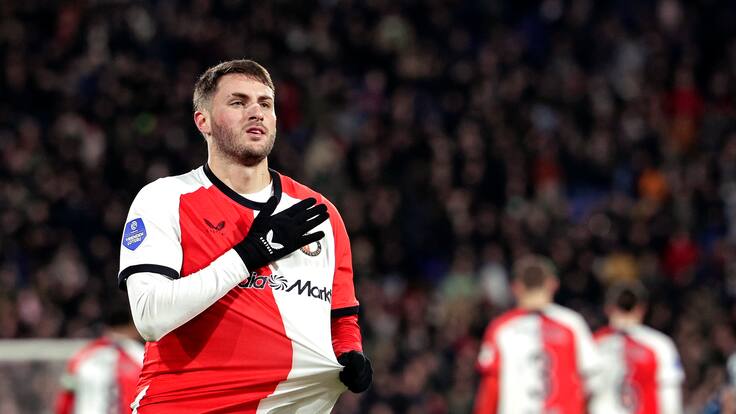 Santiago Giménez marca Hat-Trick en 17 minutos con Feyenoord, en la goleada vs Heracles