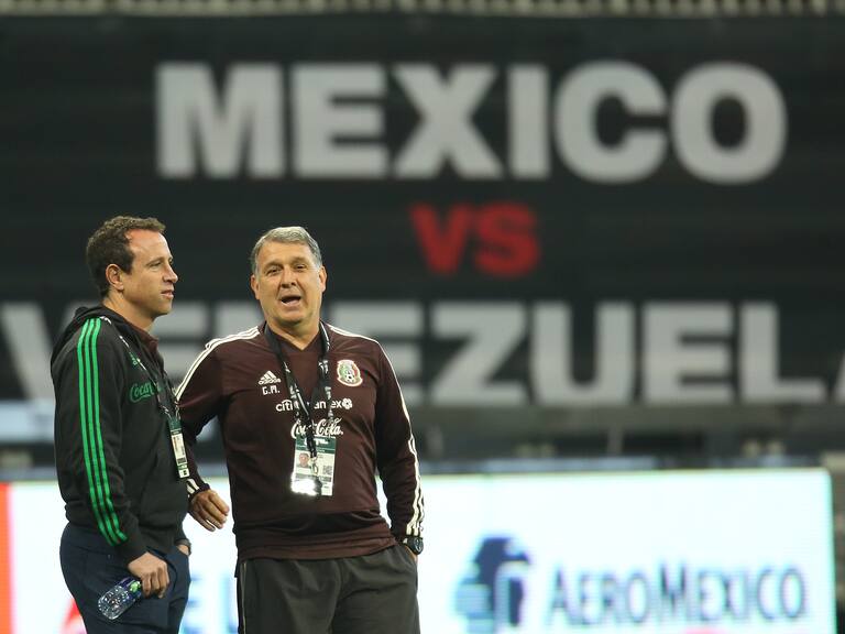 Gerardo Torrado no dejó salir al Tata de la Selección.