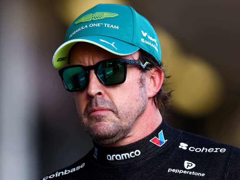 Fernando Alonso renueva con Aston Martin