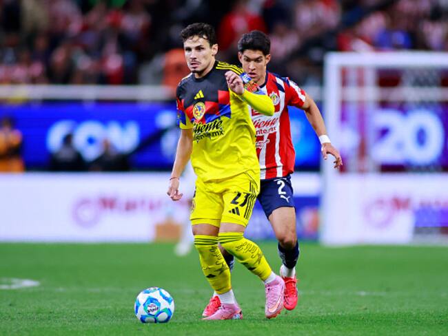 ¡Chivas manda en el Clásico Nacional! Armando González liquida al América y el Rebaño y vuela alto en el Clausura 2026