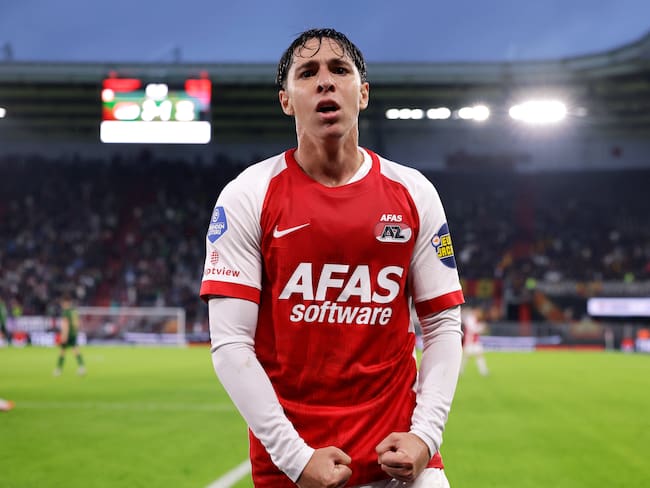 ¿Qué le pasó a Mateo Chávez? El mexicano sale lesionado con el AZ Alkmaar en la Eredivisie