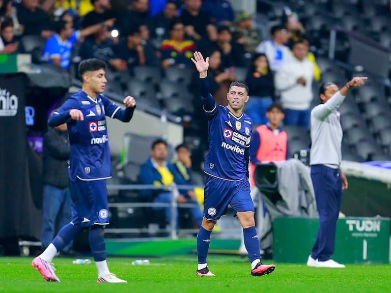 Erik Lira volvió a ser titular y marcó el primer gol del encuentro