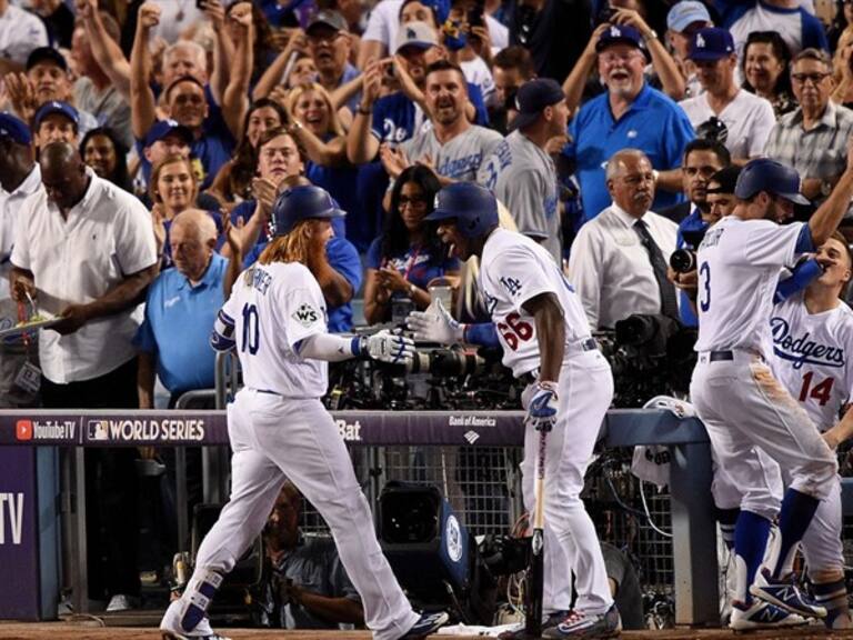 Justin Turner festeja con sus compañeros el triunfo. Foto: Getty Images